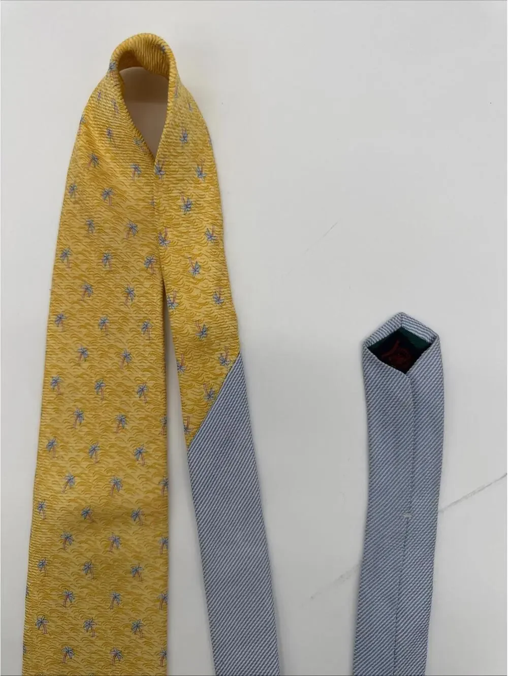 Tommy Hilfiger Men's Tie 100% Silk, Made In Italy Palm Trees-Loss Threads